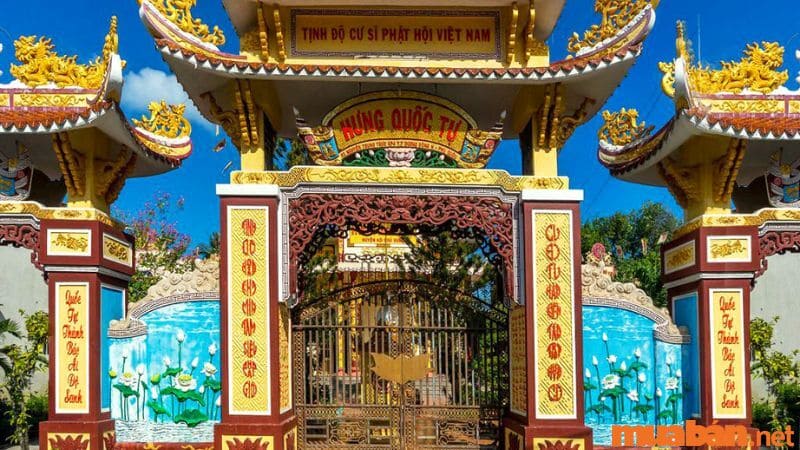 Chùa Phú Quốc - Chùa Hưng Quốc Tự là một ngôi chùa cổ kính, yên tĩnh, thu hút nhiều người đến tu hành