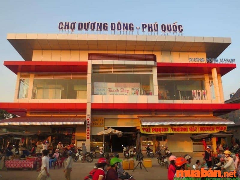 Chợ Dương Đông là khu chợ Phú Quốc bán hải sản lớn nhất