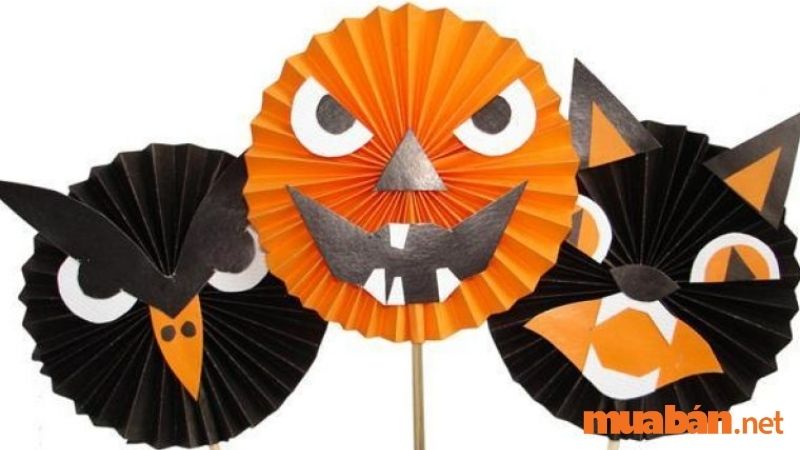 Giấy A4 có thể sáng tạo nên nhiều đồ vật trang trí Halloween khác nhau