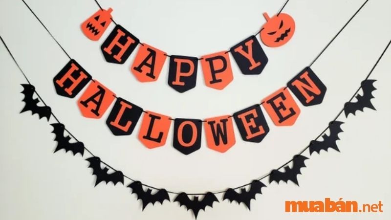 Dòng chữ đơn giản kết hợp màu sắc cảm đen mang không khí Halloween