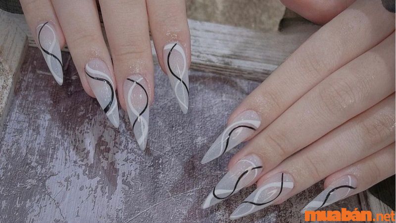 Mẫu nail cô dâu với họa tiết kẻ trắng đen đẹp mắt