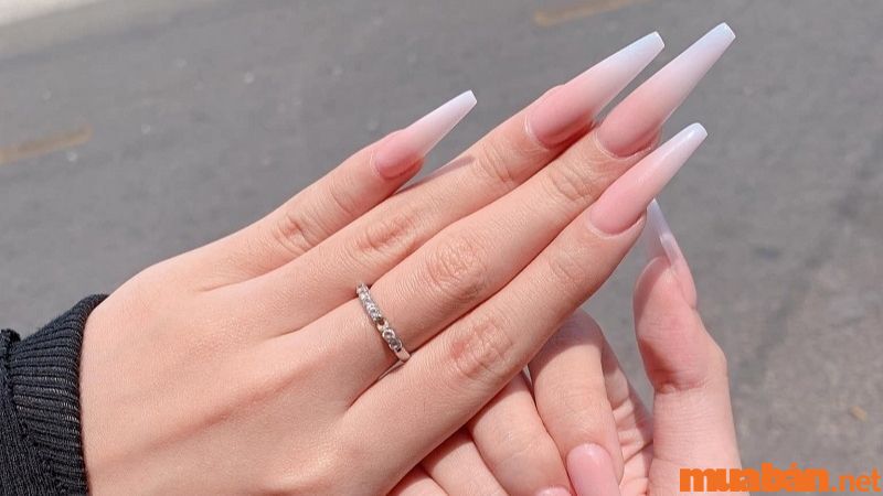 Kiểu nail cô dâu sơn ombre hồng pastel vô cùng đẹp mắt (Nguồn: NQ Medical)