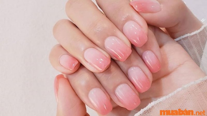 Mẫu nail cô dâu ngắn ombre tone hồng dễ thương (Nguồn: NAILBOX)