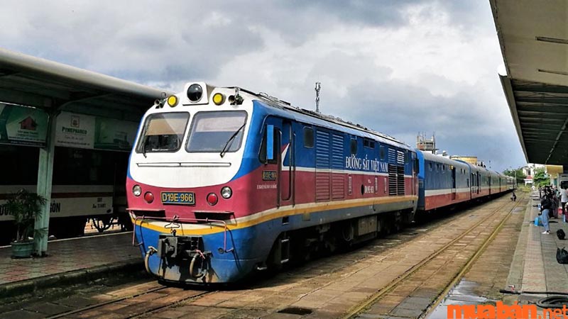 Khách du lịch từ Vinh đến Đà Nẵng có thể lựa chọn tàu hỏa để di chuyển