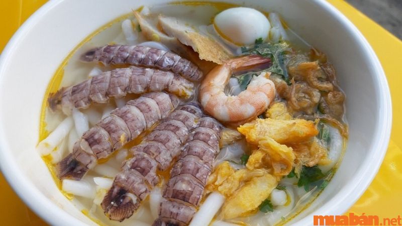 Ăn gì ở Nha Trang? Bánh canh tôm tít là một món ăn đặc sản của thành phố biển xinh đẹp