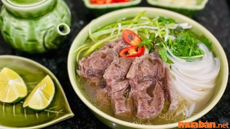 Phở Nha Trang cũng là một lựa chọn phổ biến cho bữa sáng ở thành phố biển này