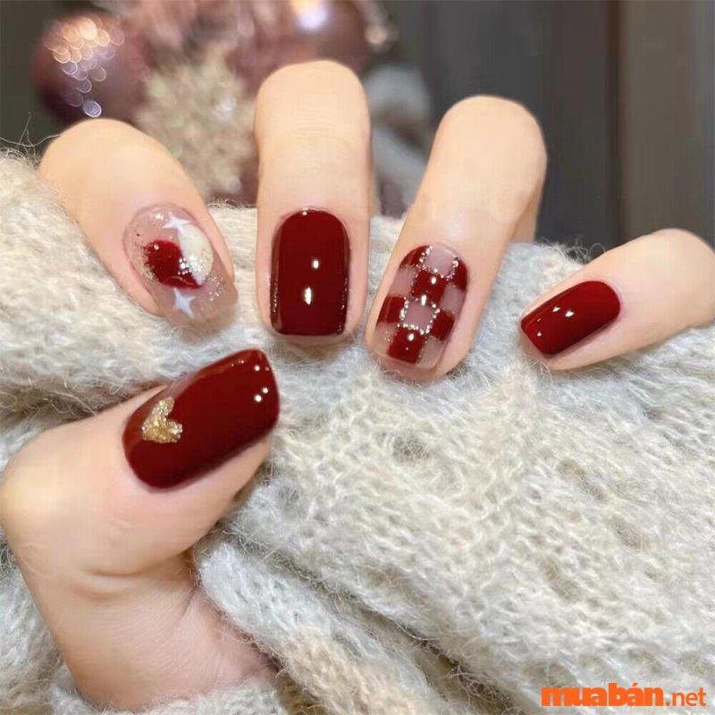 Mẫu nail màu đỏ rượu vang kết hợp hoạ tiết