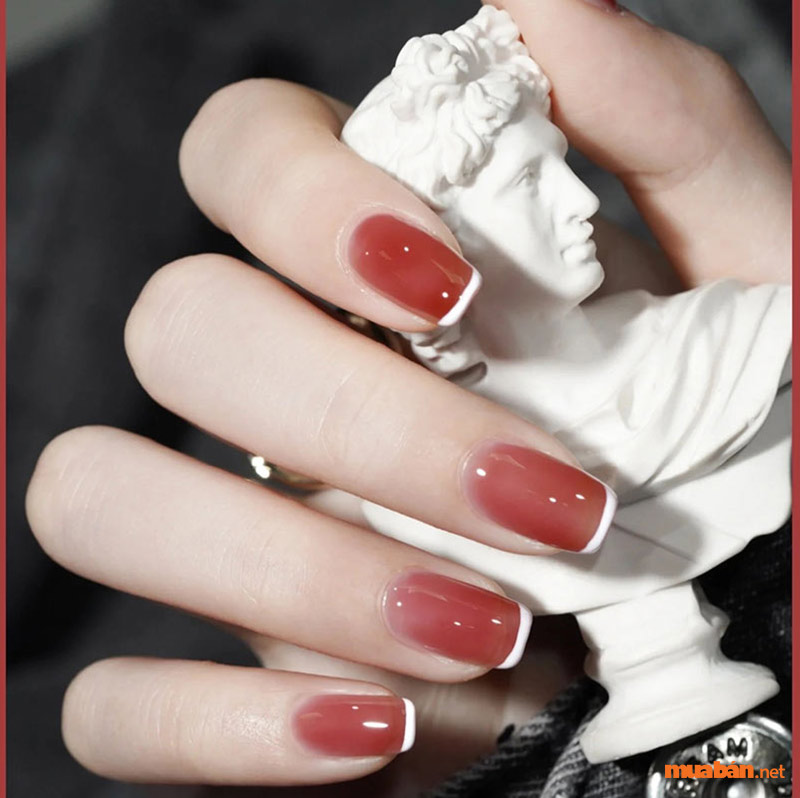 Gợi ý 101+ mẫu nail đơn giản, nhẹ nhàng được các nàng yêu thích Bộ nail móng ngắn đơn giản có màu đỏ mận