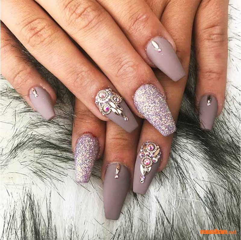 Gợi ý 101+ mẫu nail đơn giản, nhẹ nhàng được các nàng yêu thích Mẫu nail đơn giản sang trọng