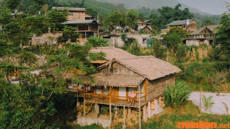 Những mái nhà tranh vách đất ở bản Tả Van là nơi lưu giữ và truyền bá văn hóa dân gian Việt Nam