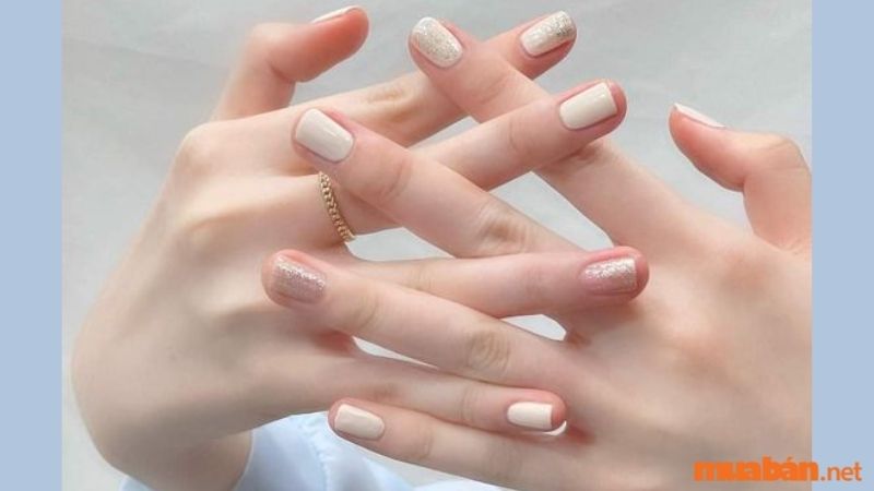 Mẫu nail trắng sang chảnh, màu trắng đục 2