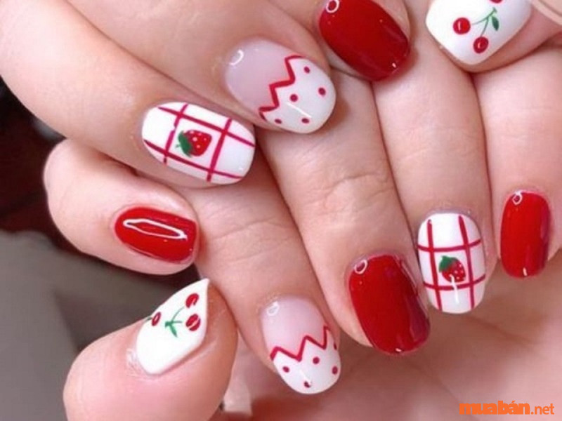 Mẫu nail màu đỏ dâu tây