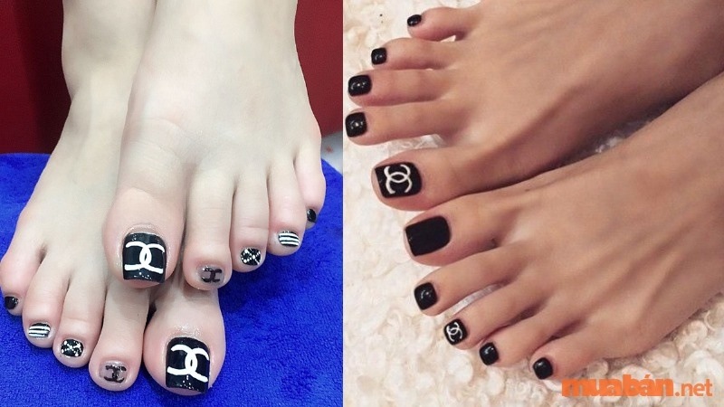 Mẫu nail logo Chanel nhỏ nền đen đơn giản (Nguồn tham khảo: Ngân Navi)