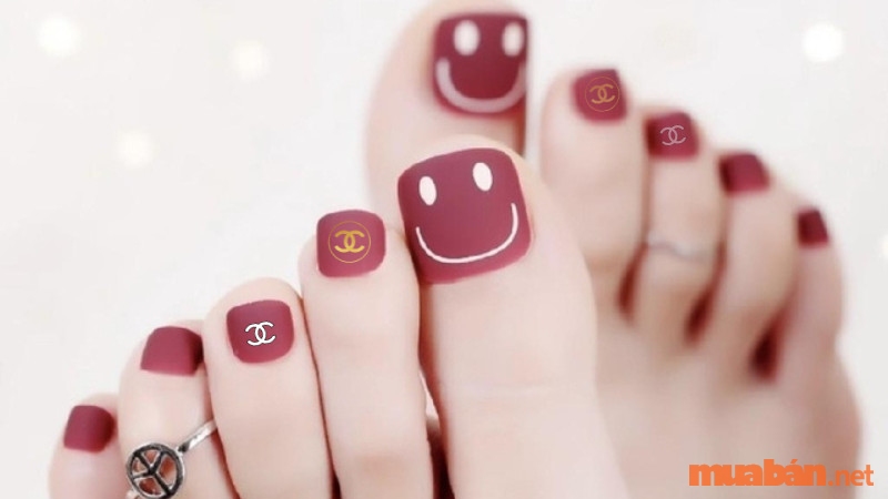 Mẫu nail chanel sơn nhám cá tính (Nguồn tham khảo: Internet)