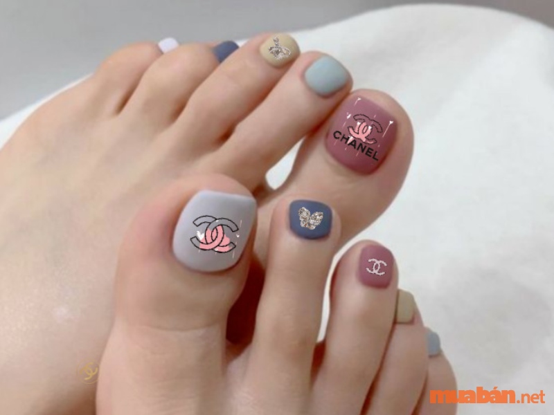 Mẫu nail chanel sơn nhám đơn giản (Nguồn tham khảo: Internet)