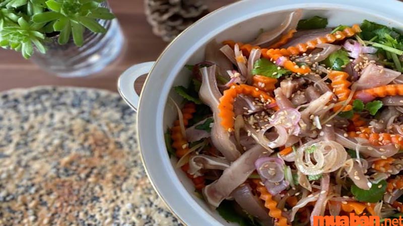 Gỏi Sốt Thái Anong là món ăn vô cùng nổi tiếng