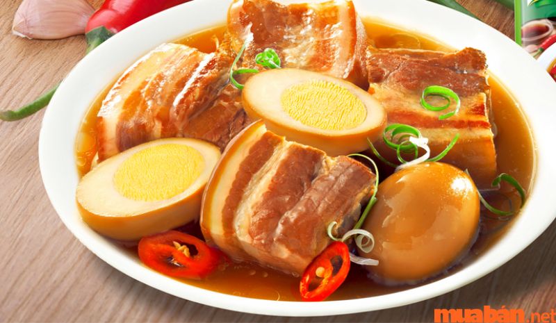 Món ngon ngày Tết miền Trung - Thịt kho hột vịt nước dừa