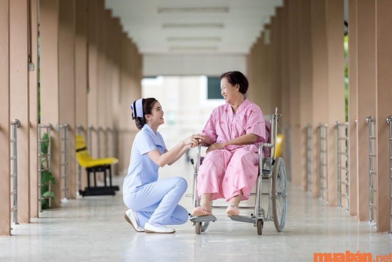 Điều dưỡng trưởng khoa cần có sự tận tụy, ân cần, đồng cảm với bệnh nhân