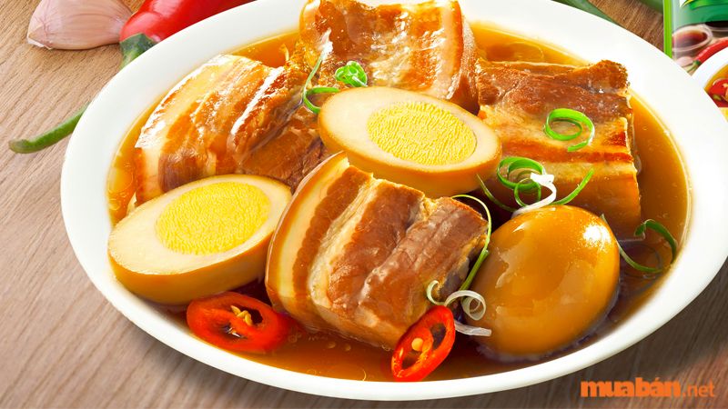 Thịt kho nước dừa (thịt kho tàu)