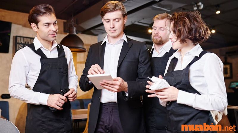 Trách nhiệm giám sát nhân viên trong bản mô tả công việc giám sát nhà hàng