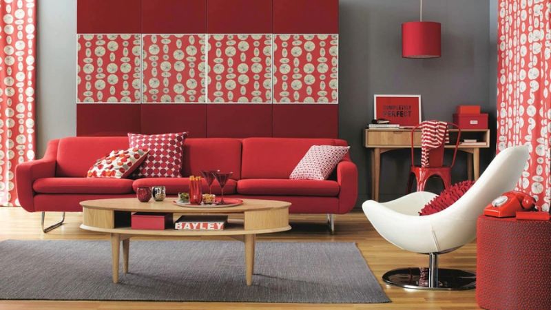 Trang trí phòng khách bằng những vật dụng màu đỏ