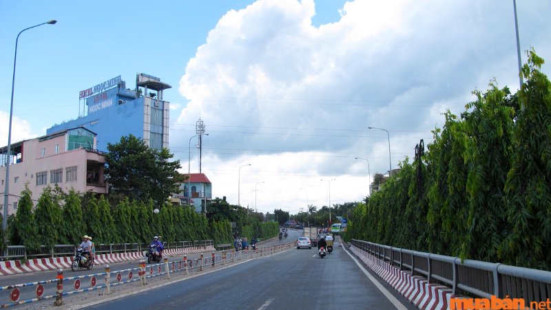Ngã tư Ga, hay cầu vượt Ngã tư Ga, là một điểm giao lộ quen thuộc ở Sài Gòn