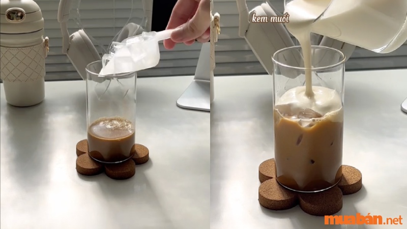 Cho phần kem mặn lên bề mặt trên của ly cà phê