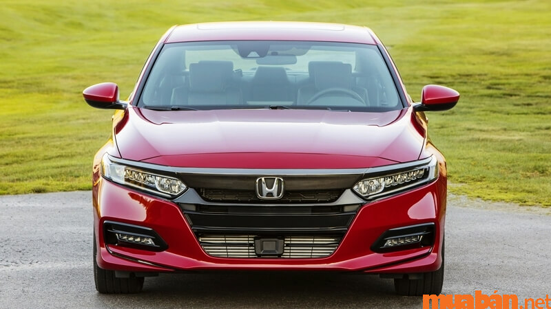 Honda Accord có thiết kế ngoại thất, nội thất sang trọng, hiện đại.