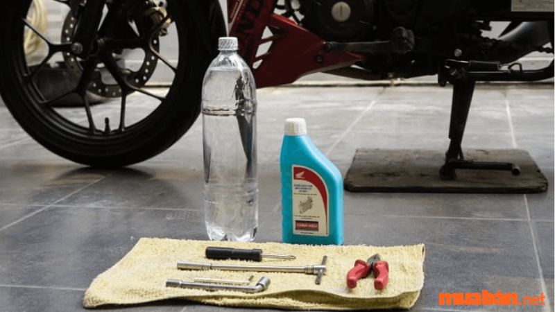 Hướng dẫn cách thay nước mát cho xe máy tại nhà