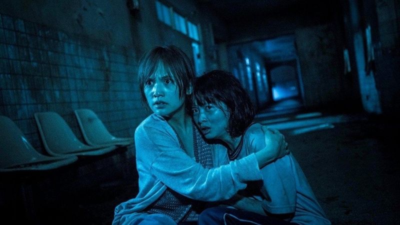 Gợi ý phim hay cho người yêu thích phim kinh dị Đài Loan: “Váy đỏ đẫm máu - The Tag-Along” 