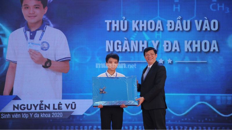 Đại học Y Dược TPHCM có nhiều mức học bổng cho tân cử nhân