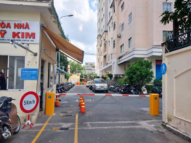 Chung cư có chỗ đậu xe cho ô tô và xe máy