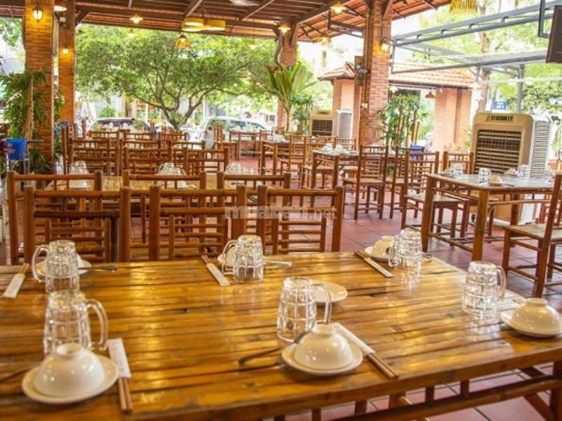 Có nhiều quán ăn xung quanh chung cư