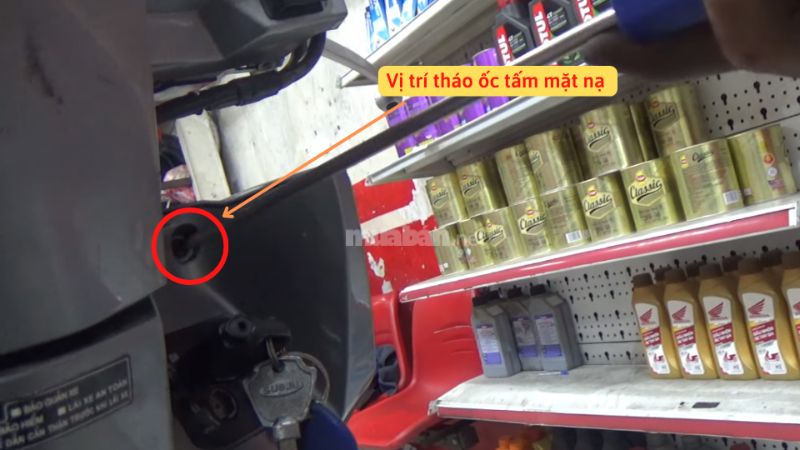 Bình xe Air Blade nằm ở đâu?