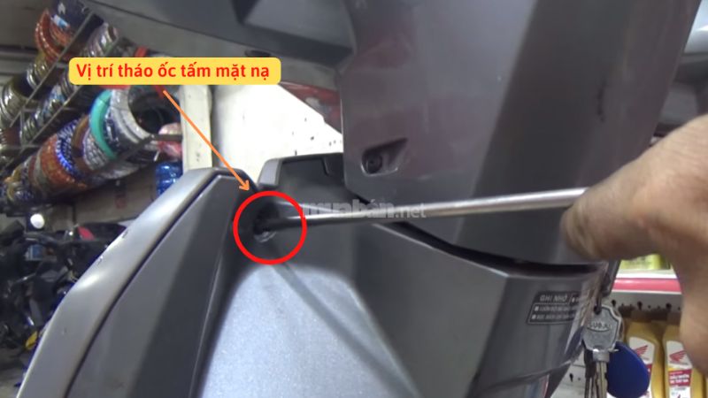 Bình xe Air Blade nằm ở đâu?