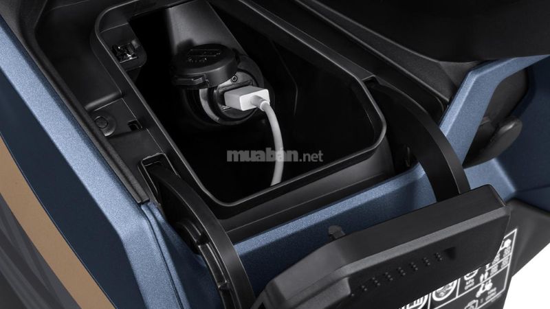 Honda đã trang bị cho dòng xe tay ga Vario 125 đời 2018 cổng sạc USB