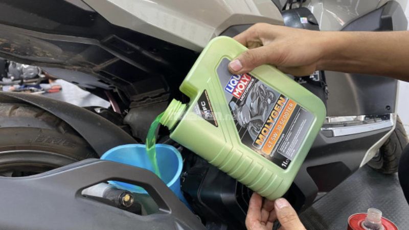 Tham khảo nhớt Liqui Moly Molygen Scooter 10W40 - Nguồn: Internet