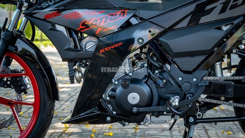 Xe máy Suzuki Satria F150 cũng sở hữu động cơ mạnh mẽ và cực kỳ tiết kiệm nhiên liệu