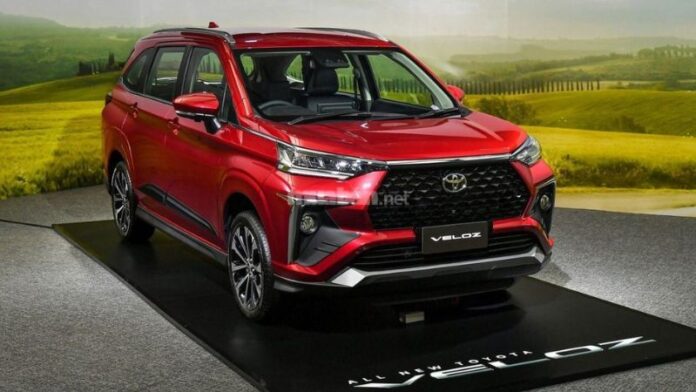 Giá xe Toyota Veloz Cross 2024: Giá niêm yết và lăn bánh