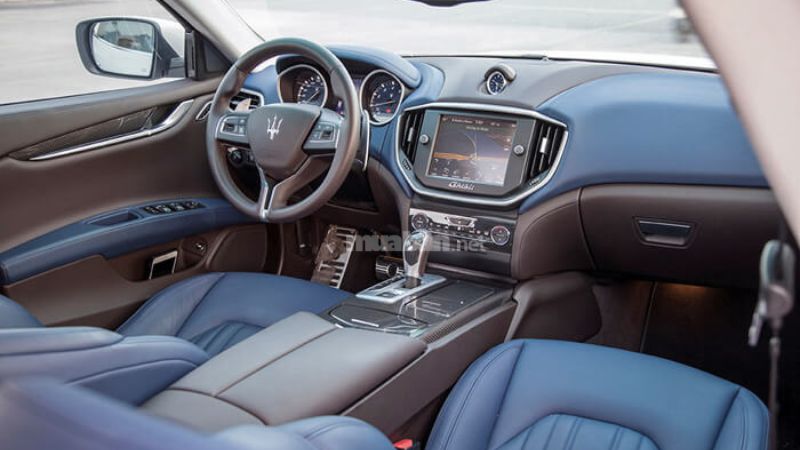 Nội thất Maserati Quattroporte rộng rãi