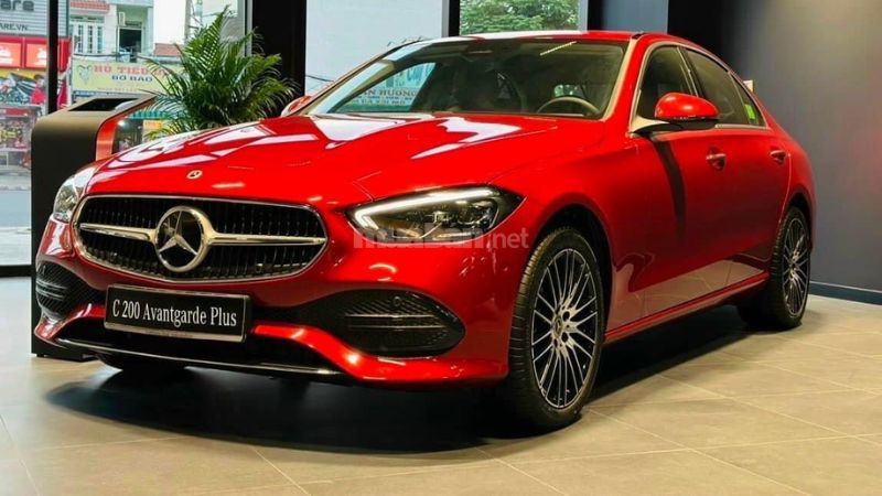 Mercedes C200 phiên bản 2024 hội tụ nhiều ưu điểm: Hiện đại, trẻ trung và khá sang trọng.