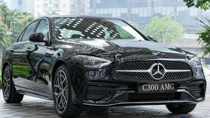 Cập nhật giá xe Mercedes C300: Giá niêm yết và lăn bánh mới nhất 2024