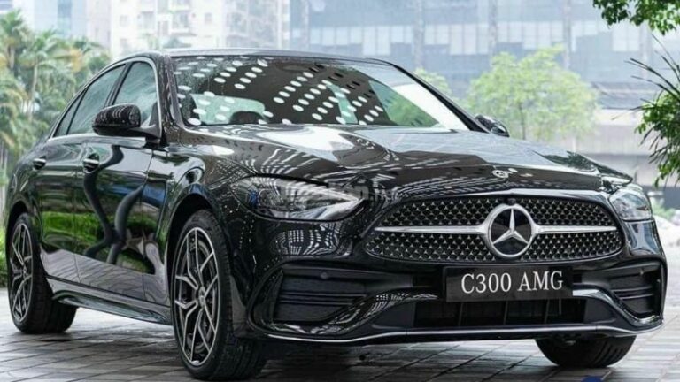 Cập nhật giá xe Mercedes C300: Giá niêm yết và lăn bánh mới nhất 2024