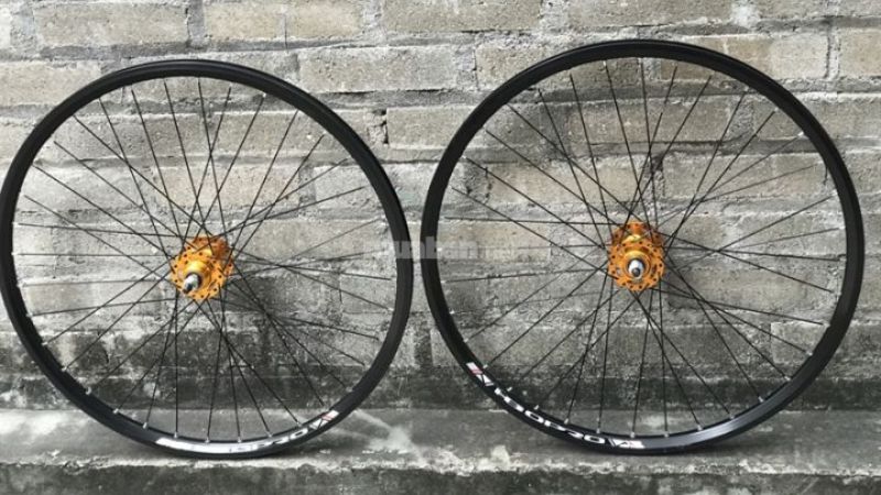 Độ bánh xe tạo ra phong cách riêng cho chiếc xe đạp fixed gear