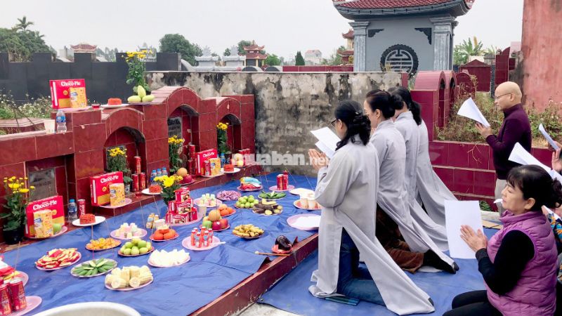 Văn Khấn Tạ Mộ Cuối Năm: Mẫu Văn Khấn Và Lễ Vật Cần Chuẩn Bị