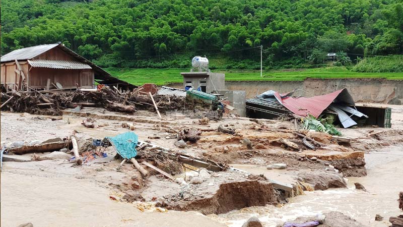 Mơ thấy nước lũ cuốn trôi mọi thứ