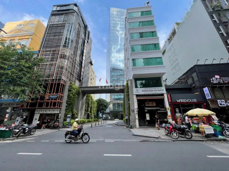 Vị trí thuận lợi của đường Lê Thánh Tôn Quận 1