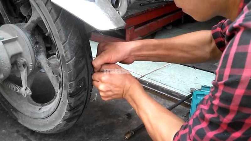 Thay lốp xe máy hết bao nhiêu tiền? Cập nhật chi tiết từng dòng xe Những lưu ý quan trọng khi thay lốp xe máy