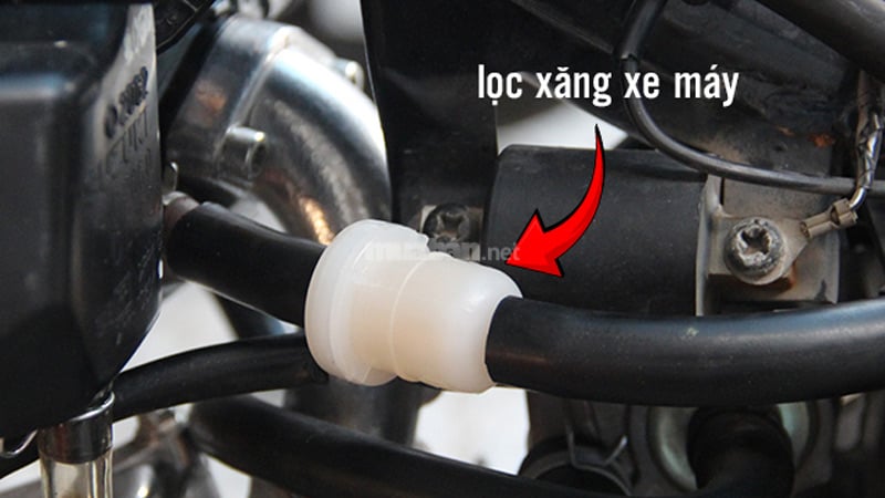 Cách bảo dưỡng xe tay ga giúp xe luôn bền đẹp và vận hành êm ái Kiểm tra và thay lọc nhiên liệu