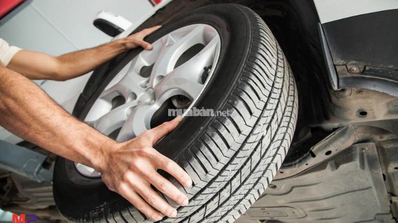 Các bước thay lốp ô tô tại nhà đơn giản và an toàn Thời gian cần thay lốp ô tô
